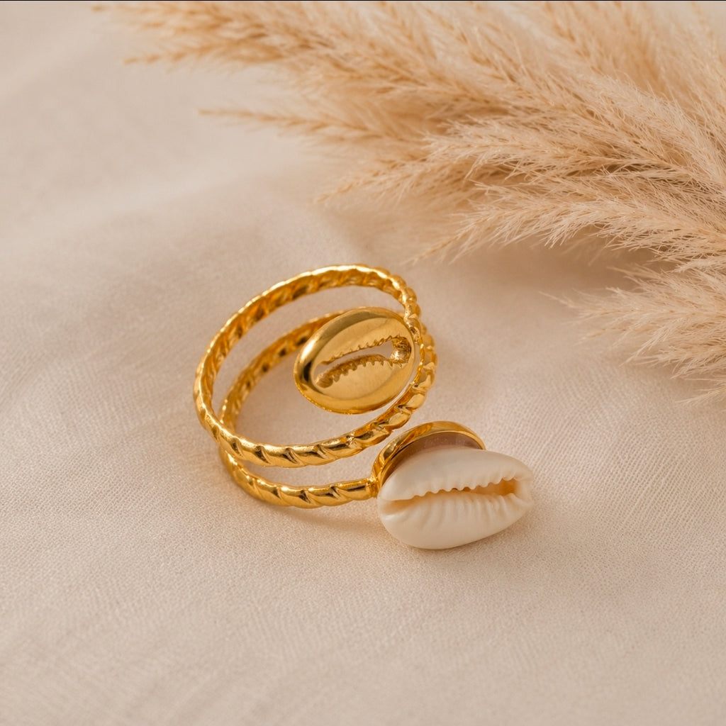 Shell Luxe – Goldener Kaurimuschel Ring | Verstellbar | Boho Schmuck | 304 Edelstahl-Design