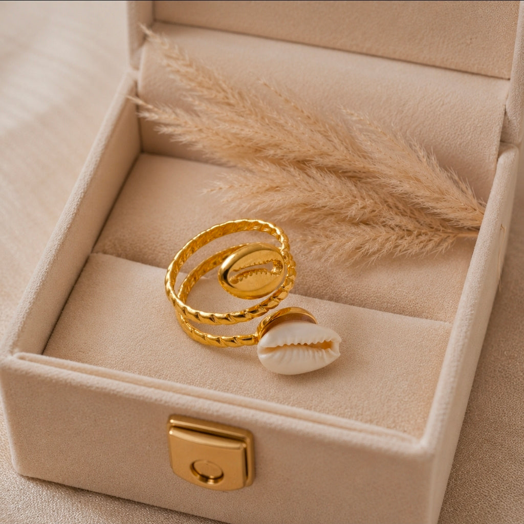 Shell Luxe – Goldener Kaurimuschel Ring | Verstellbar | Boho Schmuck | 304 Edelstahl-Design
