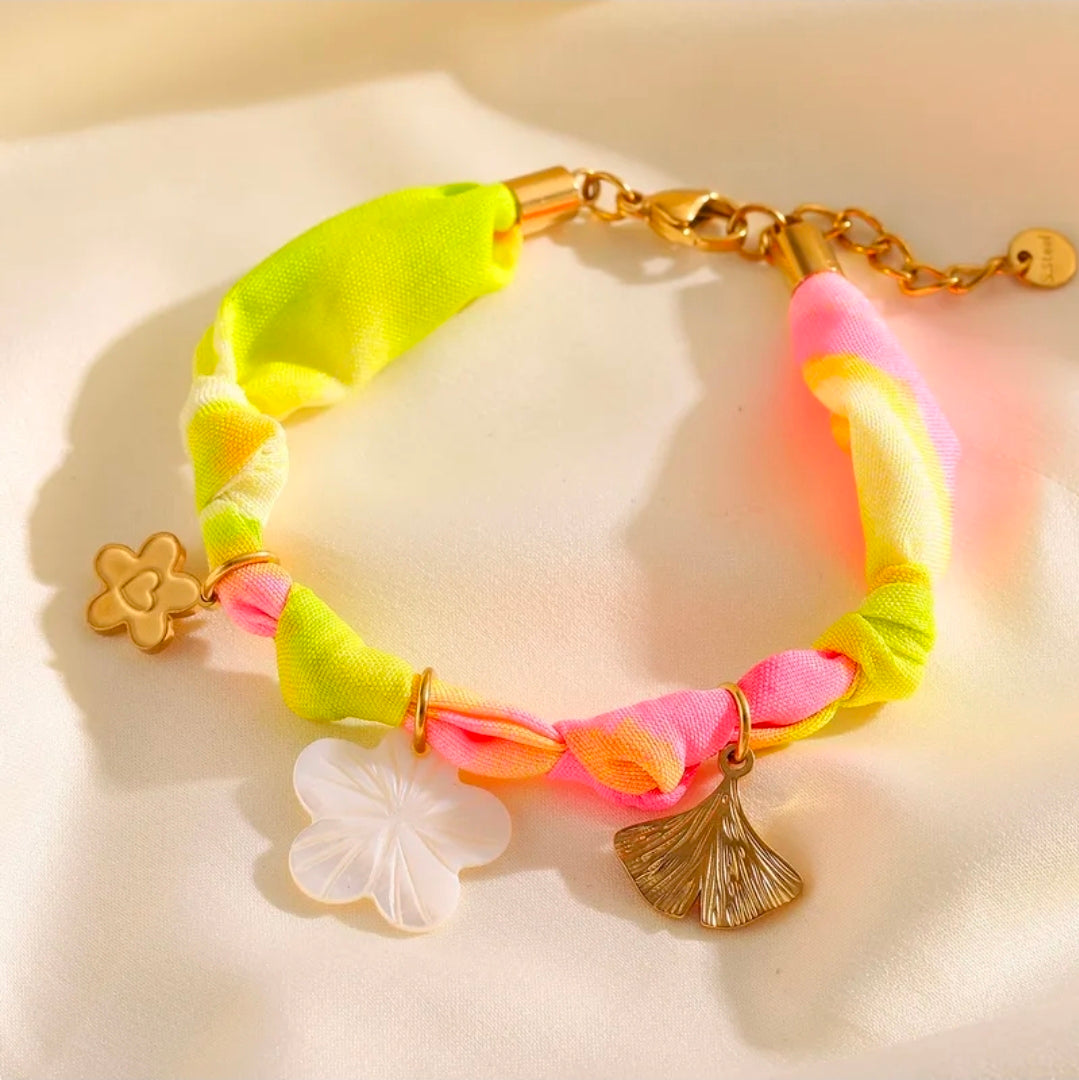 Blossom – Romantisches Blüten-Armband | 18K Vergoldet & Seidenkordel