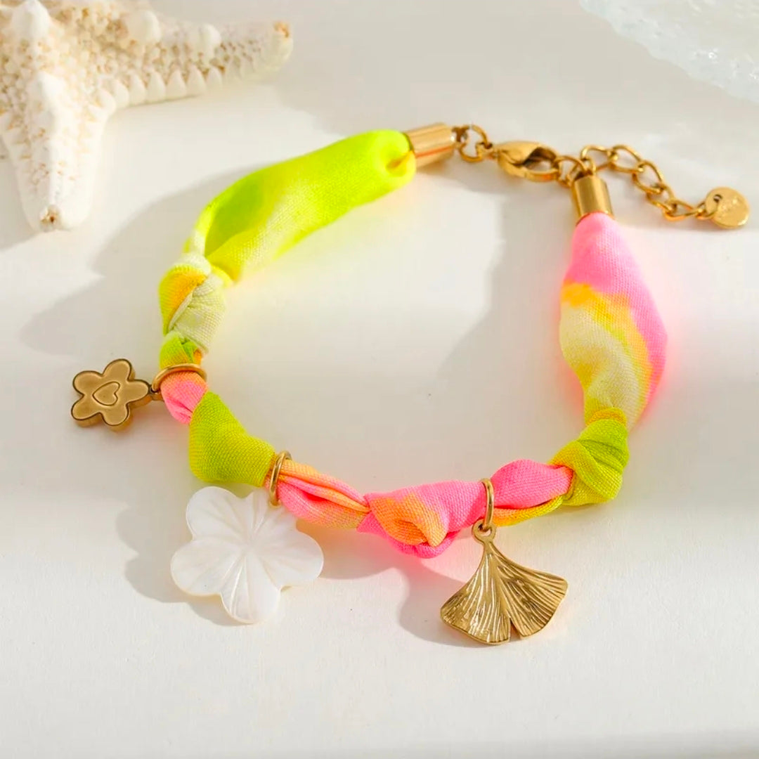 Blossom – Romantisches Blüten-Armband | 18K Vergoldet & Seidenkordel